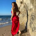 Hande Yılmaz Instagram - buraya böyle gülmekle ilgili bişiler…🤞🏻🌹
