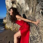 Hande Yılmaz Instagram - buraya böyle gülmekle ilgili bişiler…🤞🏻🌹