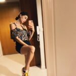 Hande Yılmaz Instagram – aynalara hep böyle bakmadık tabii :P