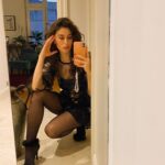 Hande Yılmaz Instagram – aynalara hep böyle bakmadık tabii :P