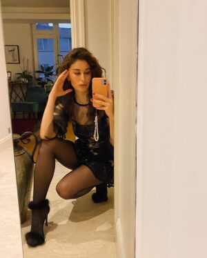 Hande Yılmaz Instagram - aynalara hep böyle bakmadık tabii :P