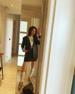 Hande Yılmaz Instagram - aynalara hep böyle bakmadık tabii :P