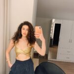 Hande Yılmaz Instagram – aynalara hep böyle bakmadık tabii :P