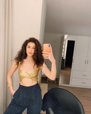 Hande Yılmaz Instagram - aynalara hep böyle bakmadık tabii :P