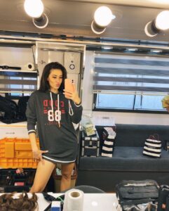 Hande Yılmaz Instagram - aynalara hep böyle bakmadık tabii :P