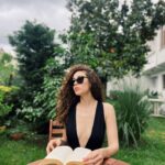 Hande Yılmaz Instagram - gerçekten okuyorum ya akdjf