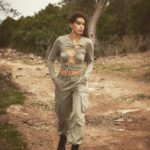 Hande Yılmaz Instagram - 🤞🏻 @hm #HMxMe 🤍 #işbirliği 📷: @hakanadenyilmaz