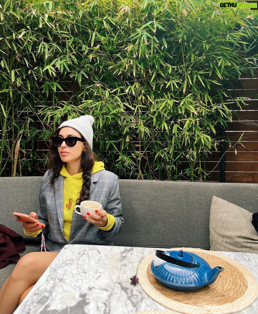 Hande Yılmaz Instagram - soğuk olan hava değil mahsun