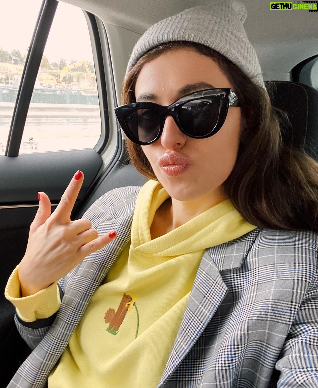 Hande Yılmaz Instagram - soğuk olan hava değil mahsun