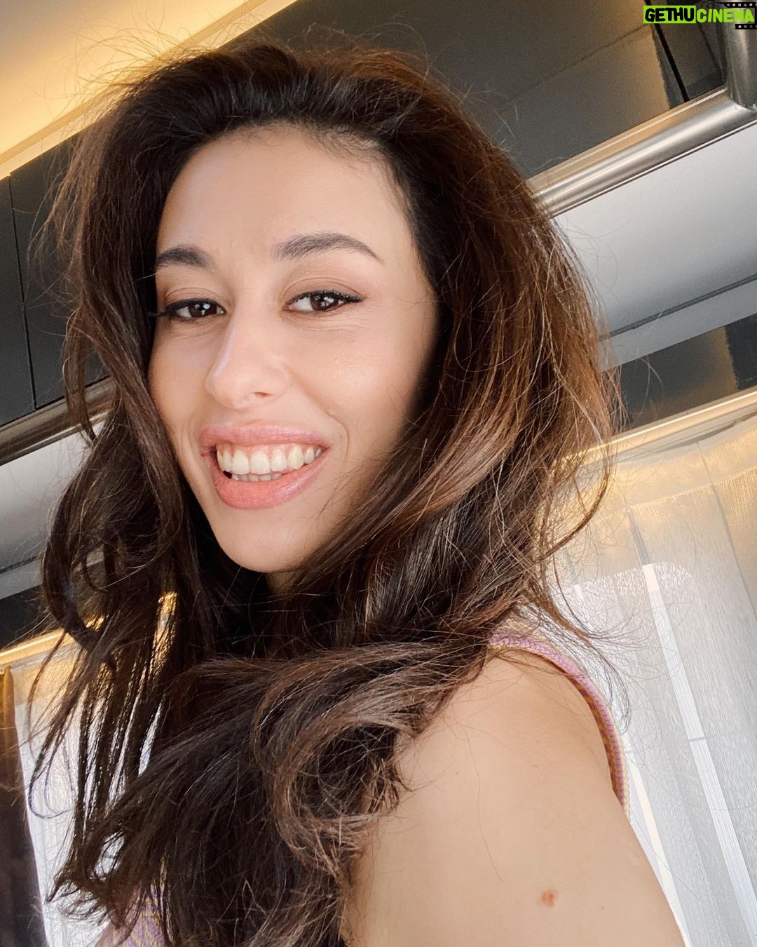 Hande Yılmaz Instagram - kısılan gözleeer
