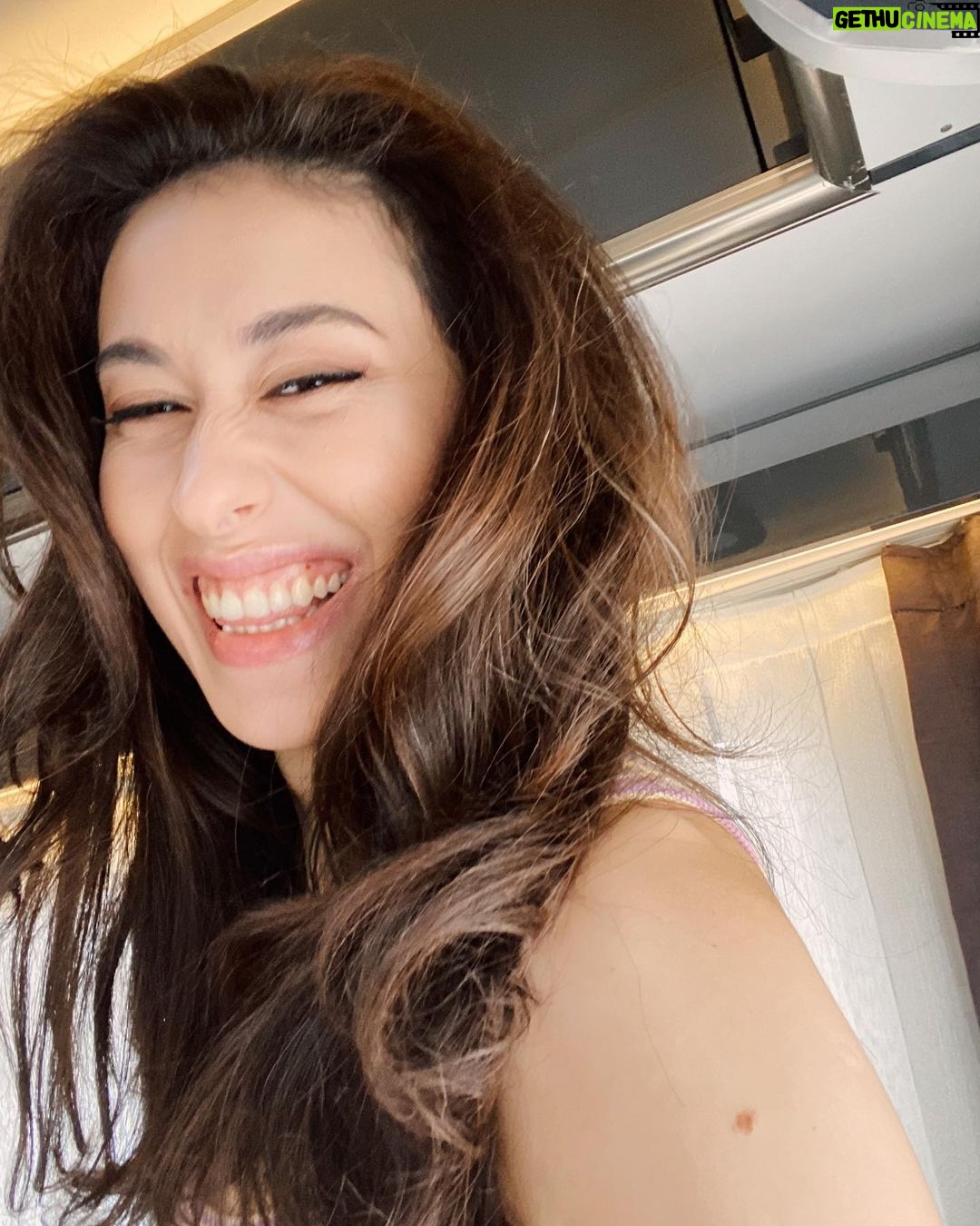 Hande Yılmaz Instagram - kısılan gözleeer