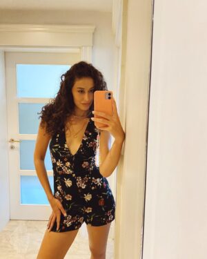 Hande Yılmaz Instagram - aynalara hep böyle bakmadık tabii :P