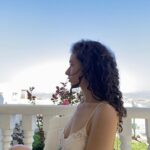 Hande Yılmaz Instagram – everyone just runs away🌸🐚