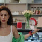 Hande Yılmaz Instagram – “aşk beni yendi” klibimiz yayında🌻 @oguzhankoctv @mali.ergin