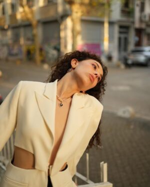 Hande Yılmaz Instagram - @theframesamiaksu 🤍