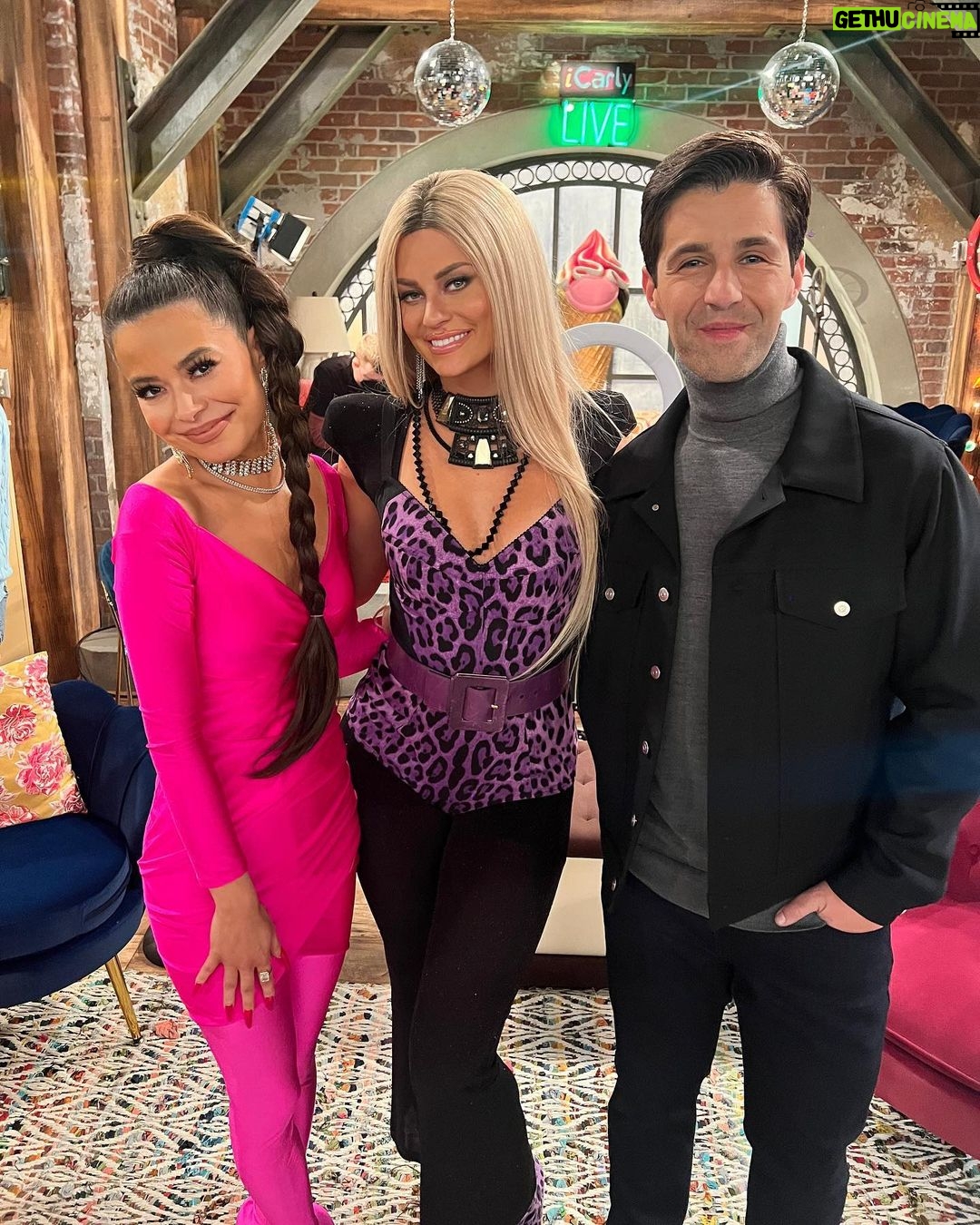 Hannah Stocking Instagram - @icarly Season 3 is finally here streaming now on @paramountplus 🤩🔥 #iCarly #iykyk