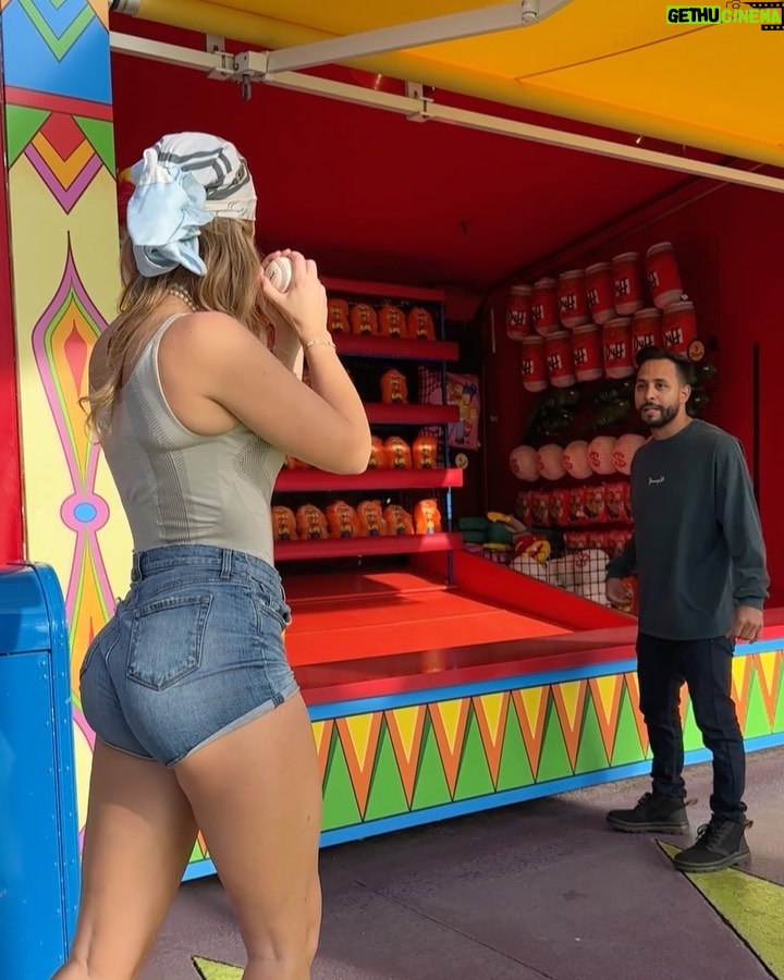 Hannah Stocking Instagram - FML 🤦♀️🎢 @hannahstocking @anwar Los Angeles, California