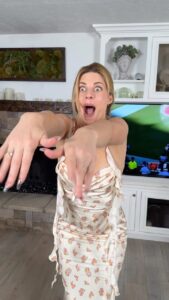 Hannah Stocking Instagram - How I expect my boyfriend to react when I get my nails done 💅 @adamw