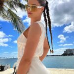 Hannah Stocking Instagram - Blown away by such a stunning experience with @boss in Miami ⚡️💚 I’m never taking my new fav sunnies off 😎 #BeYourOwnBOSS #BOSSeyewear