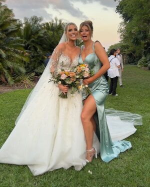 Hannah Stocking Instagram - I still can’t believe my best friends are married! 💍💒👰‍♀️ IM STILL CRYING! LELE YOURE A WHOLE WIFE! AHHH!! This was such an emotional and happy day for me 😭💖I can’t wait to watch you both be happy together forever. I love, LOVE. And I love you both @lelepons & @guaynaa 💍😭 IM CRYING