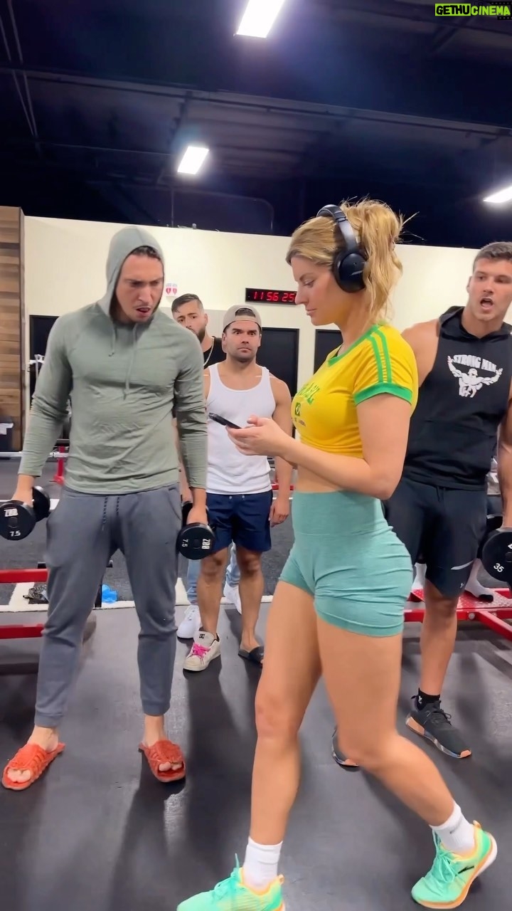 Hannah Stocking Instagram - How girls feel when they go to the gym 🐶🤣