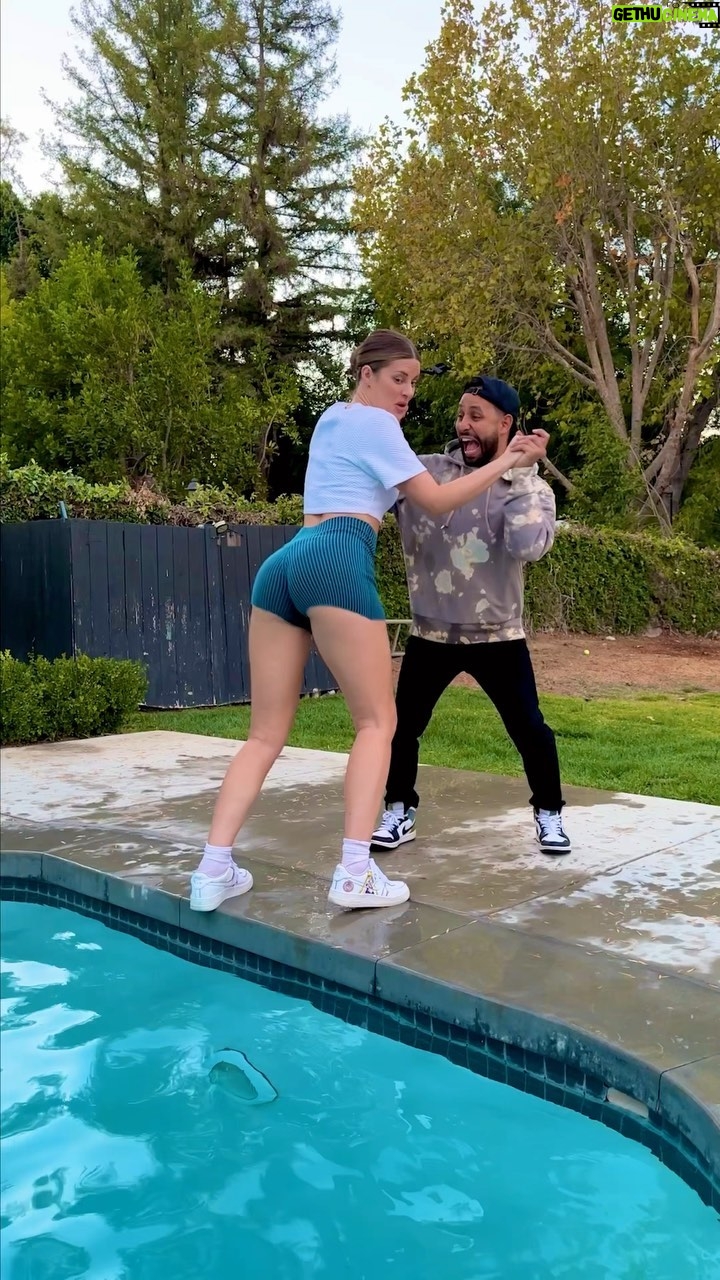 Hannah Stocking Instagram - My dog has my back 🐶🥹 @anwar