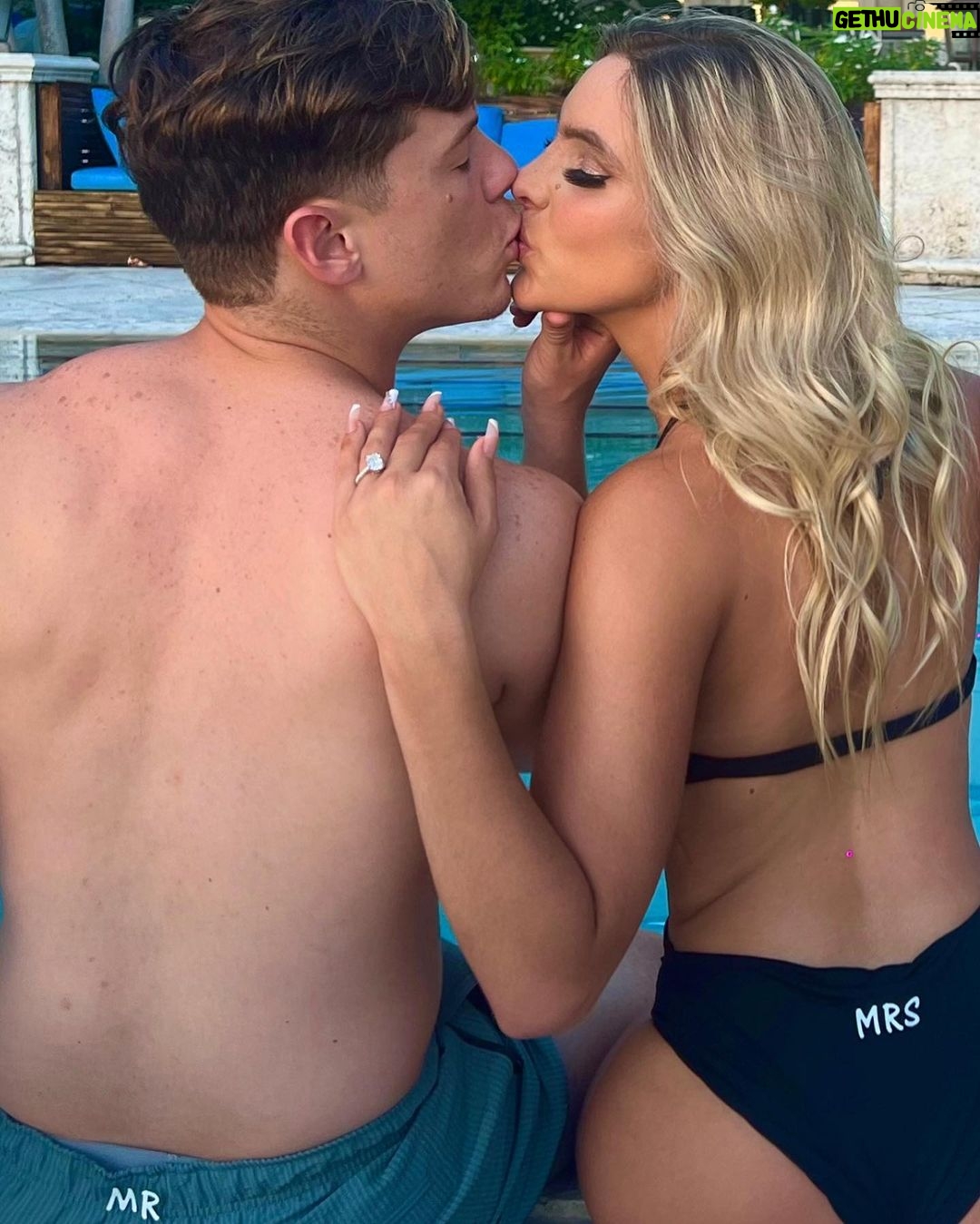 Hannah Stocking Instagram - Congrats on the engagement @lelepons & @guaynaa 💍🫶🤩 I can’t WAIT for the wedding! Miami, Florida