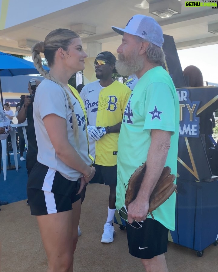 Hannah Stocking Instagram - Had one of my most fun nights of summer so far at the All-Star Celebrity Softball Game βΎοΈπ«‘ and WE WON! LFG Brooklyn! Thank you @mlb for having me! ππ» Dodger Stadium