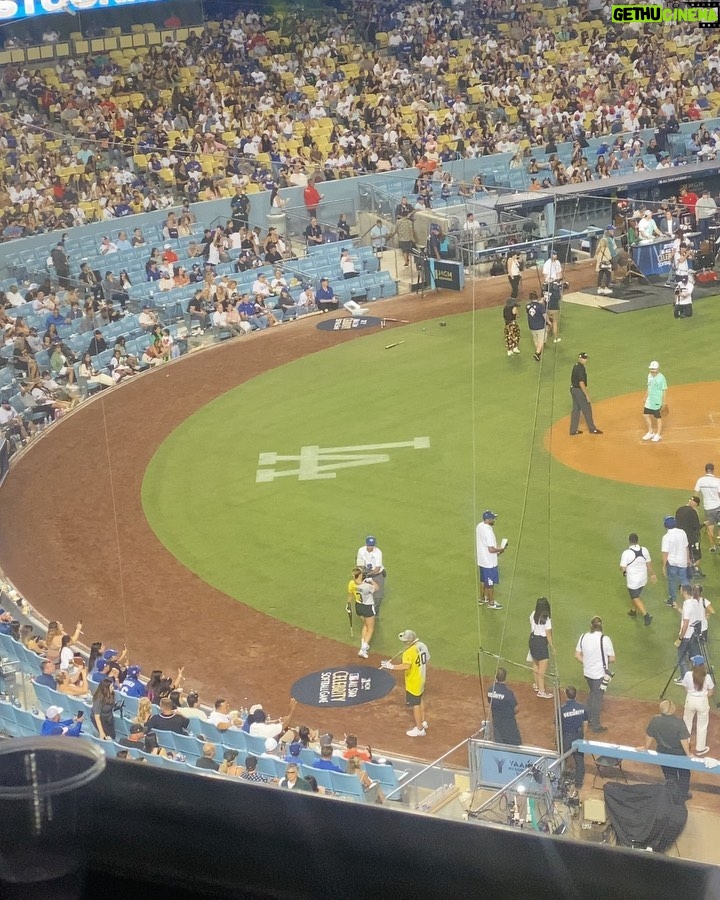 Hannah Stocking Instagram - Had one of my most fun nights of summer so far at the All-Star Celebrity Softball Game βΎοΈπ«‘ and WE WON! LFG Brooklyn! Thank you @mlb for having me! ππ» Dodger Stadium