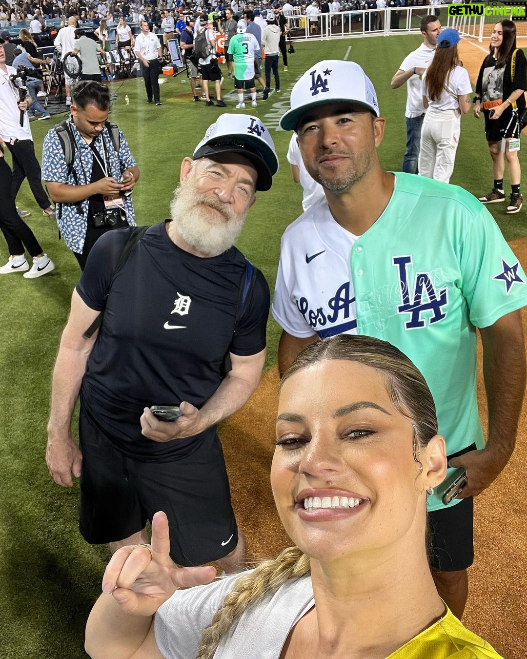 Hannah Stocking Instagram - Had one of my most fun nights of summer so far at the All-Star Celebrity Softball Game βΎοΈπ«‘ and WE WON! LFG Brooklyn! Thank you @mlb for having me! ππ» Dodger Stadium