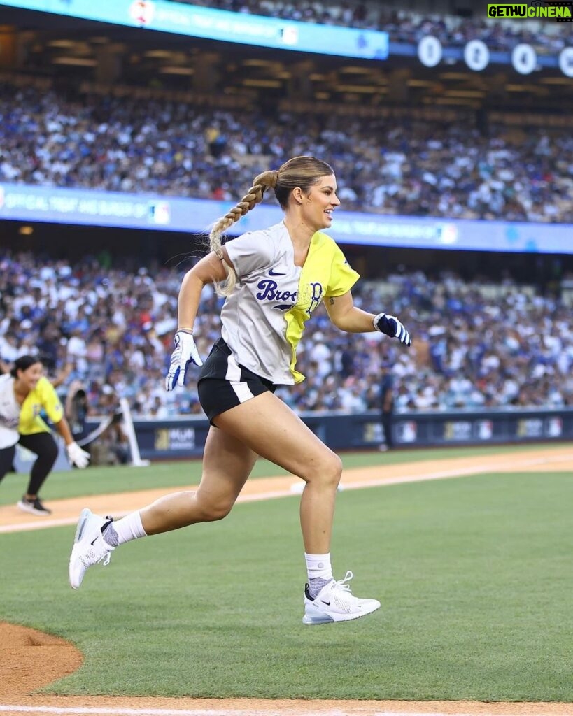 Hannah Stocking Instagram - Had one of my most fun nights of summer so far at the All-Star Celebrity Softball Game ⚾️🫡 and WE WON! LFG Brooklyn! Thank you @mlb for having me! 💃🏻 Dodger Stadium