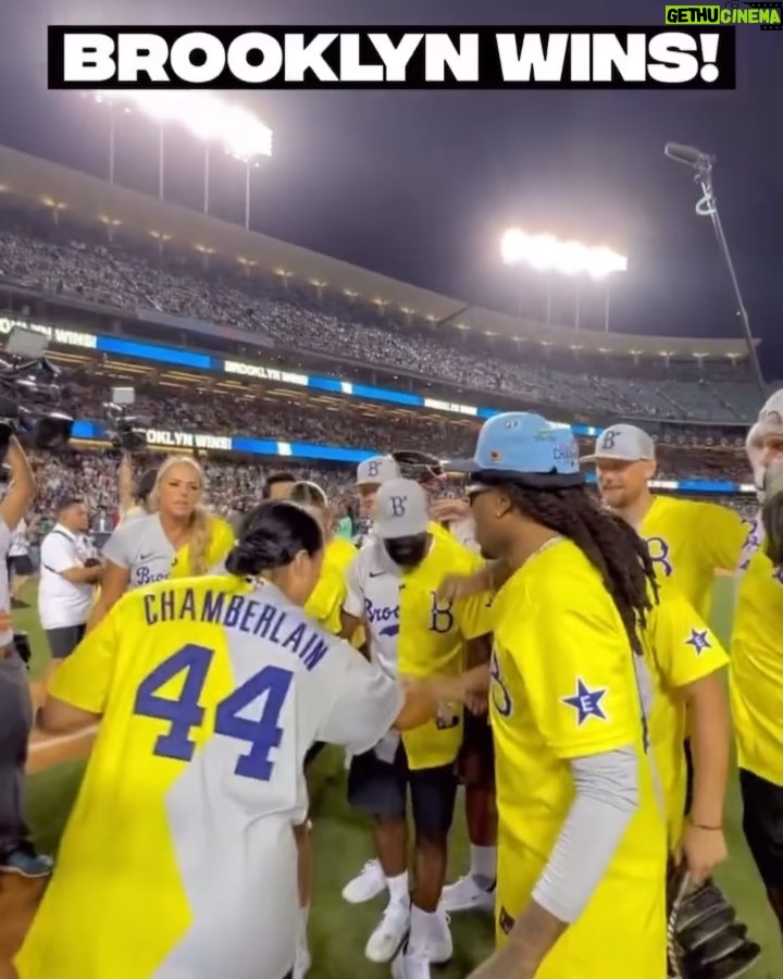 Hannah Stocking Instagram - Had one of my most fun nights of summer so far at the All-Star Celebrity Softball Game βΎοΈπ«‘ and WE WON! LFG Brooklyn! Thank you @mlb for having me! ππ» Dodger Stadium