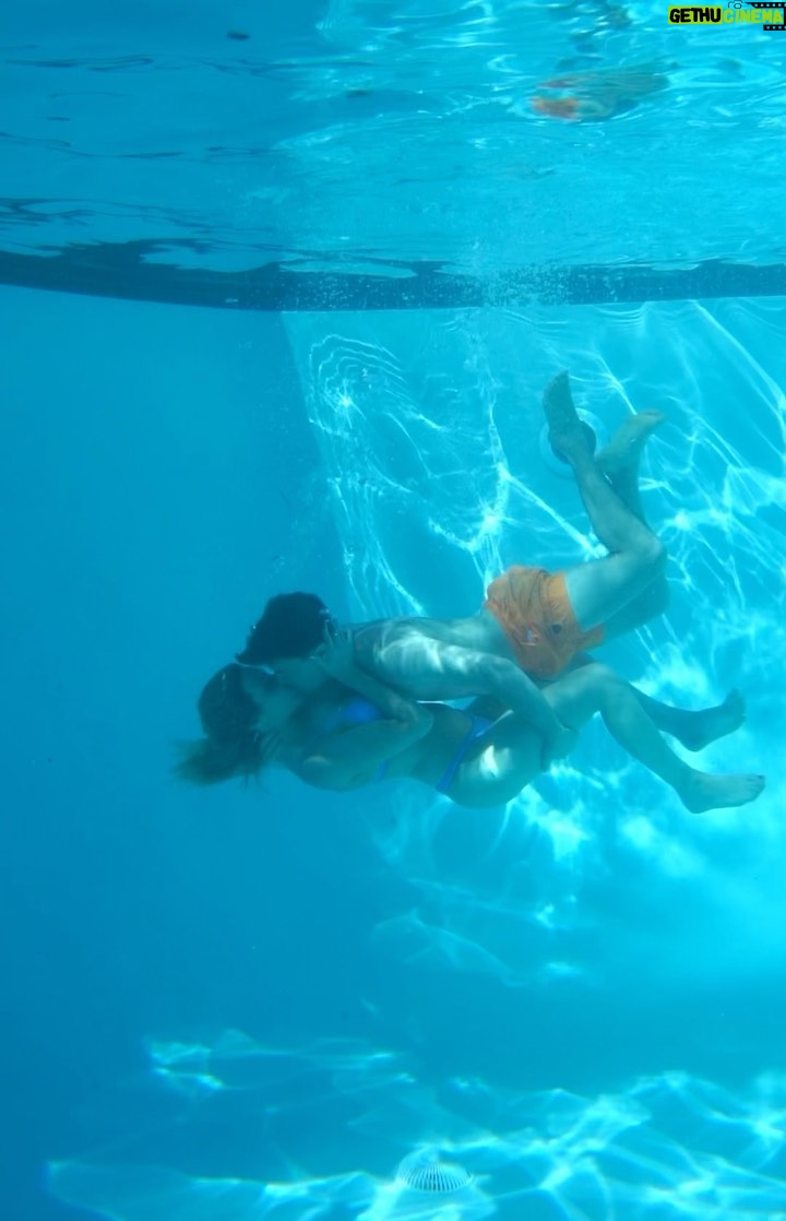 Hannah Stocking Instagram - Underwater Thirdwheel 🙃✌️w/ @hannahstocking @lelepons @guaynaa