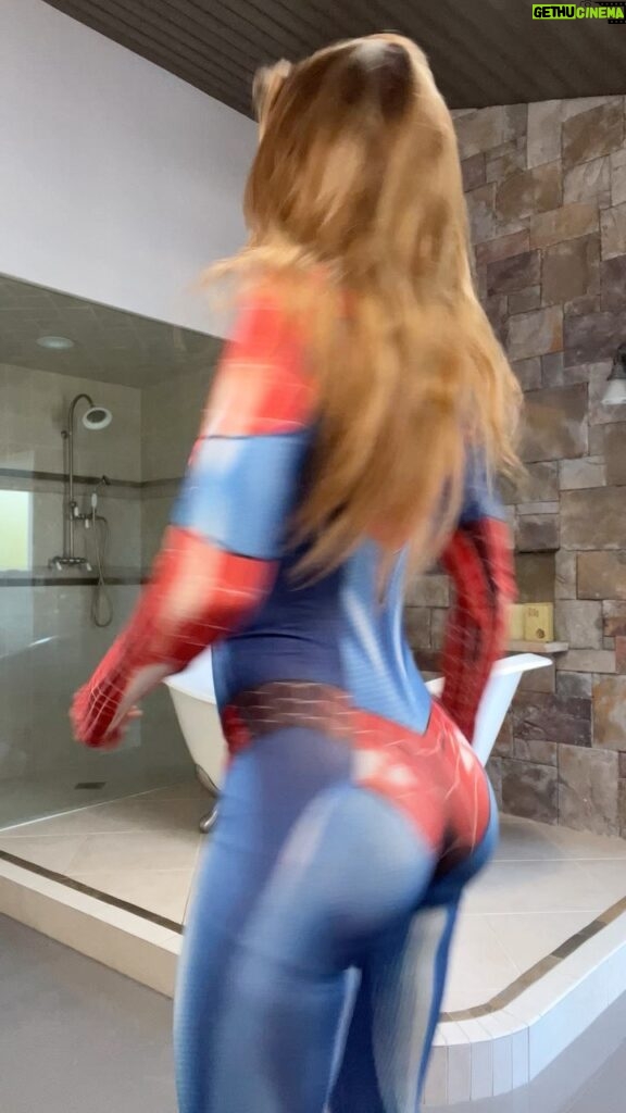Hannah Stocking Instagram - Spider man has: concussion at home🕷🤦‍♀️