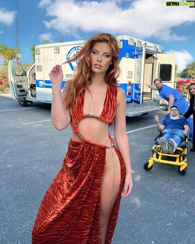 Hannah Stocking Instagram - Do we like the red hair?! YAY OR NAY? 👇 Los Angeles, California