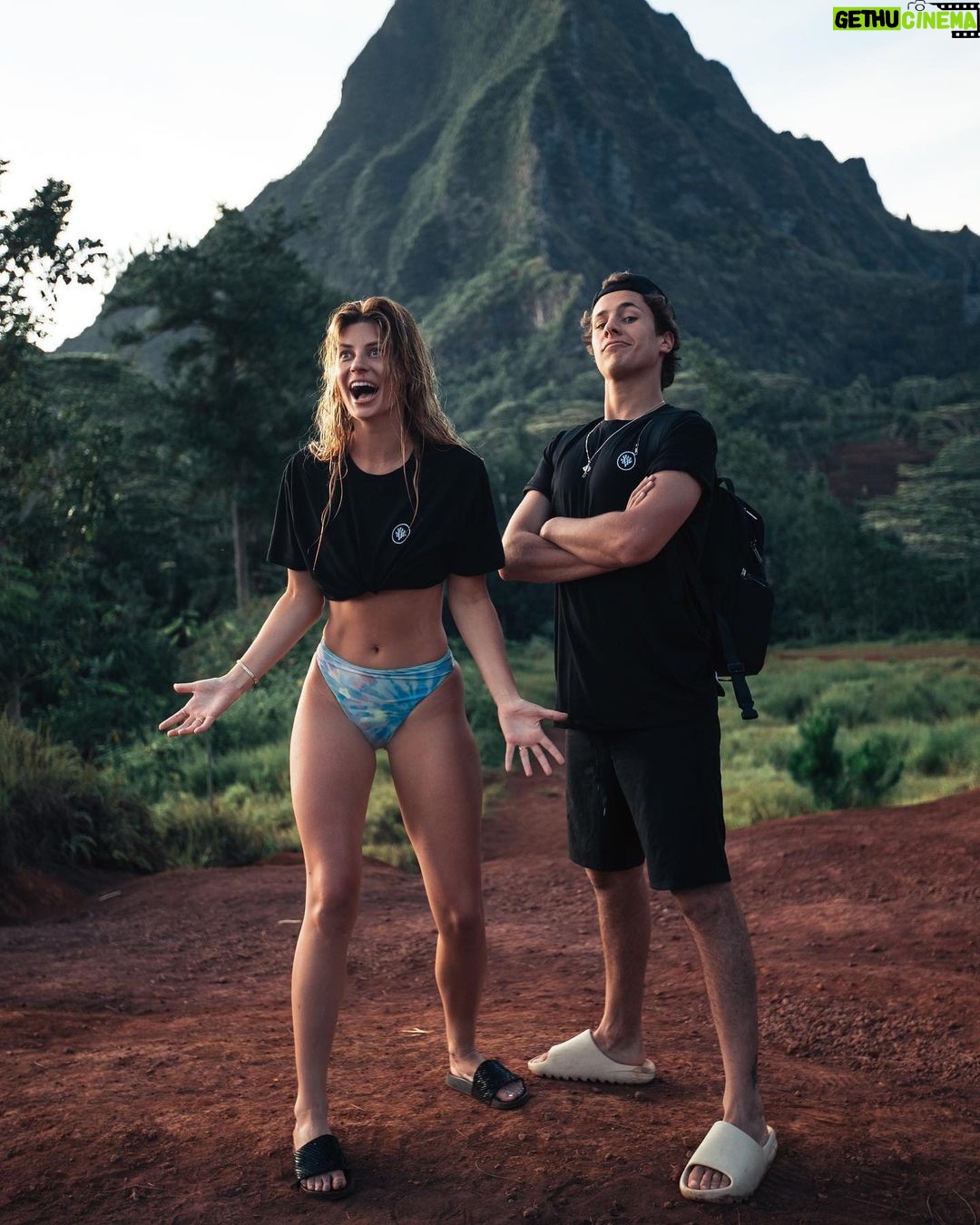 Hannah Stocking Instagram - Se respira la aventura! Nuevo mini docu, link en bio 🎞 ⛰ Moorea