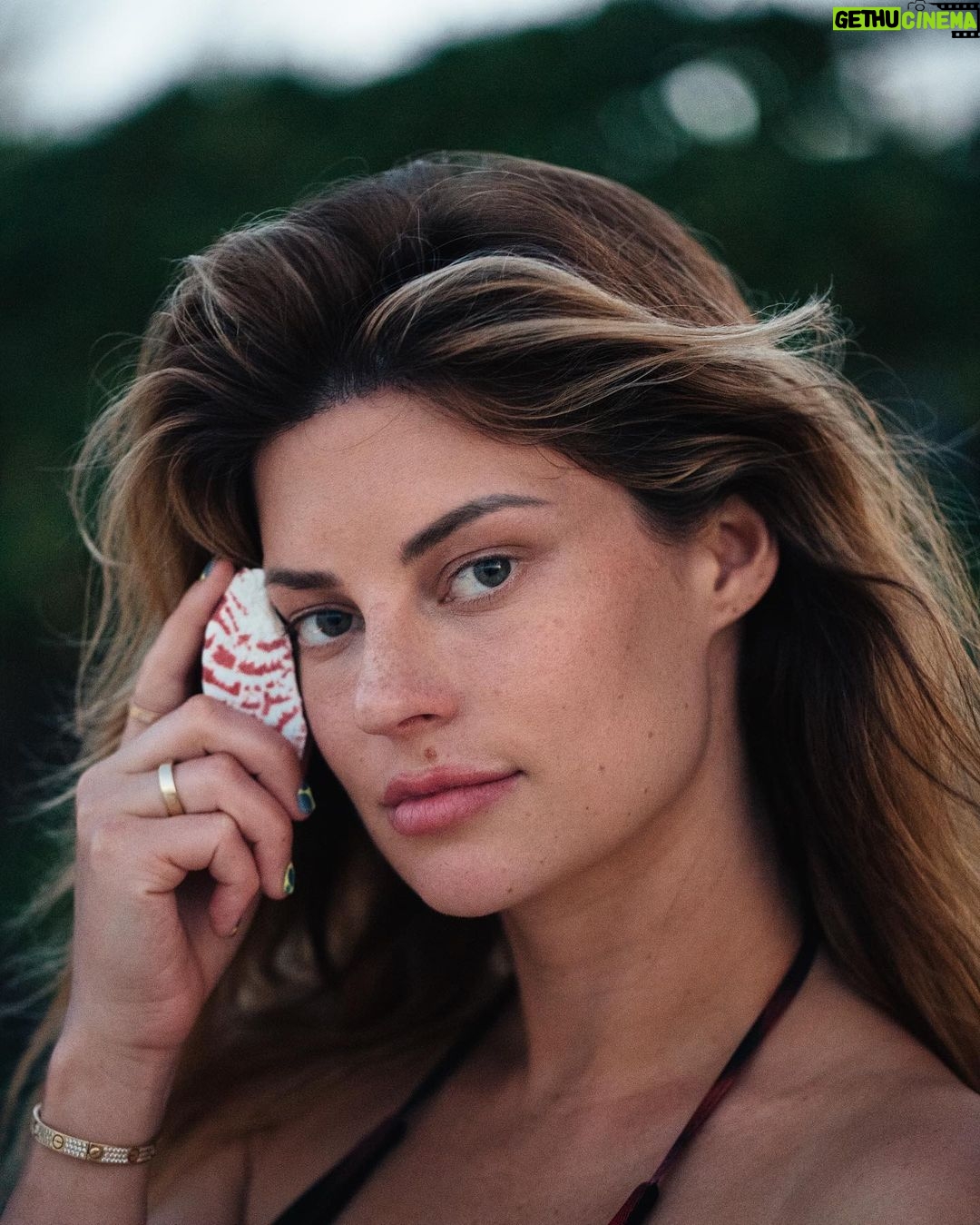 Hannah Stocking Instagram - Photo dump of MO’OREA 🐋🧚♂️🐙🦭MALAKAS FOR LIFE 🐋🇬🇷 Moorea
