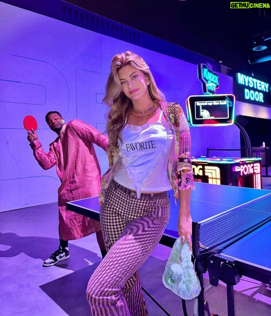 Hannah Stocking Instagram - I went to the biggest gaming festival in the world! 🎮🇸🇦 It was a dream come true to see it in real life at the @gamers8gg festival in Riyadh, Saudi Arabia. Rooting for my favorite player FAME and his esports team to win the Gamers8 Club Awards! #gamers8 #landofheroes