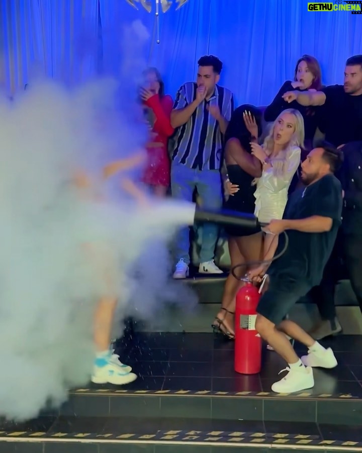 Hannah Stocking Instagram - This is why I don’t go to clubs 😭🔥 Los Angeles, California