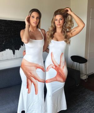 Hannah Stocking Instagram - Bfffs👌🏼👌🏼

Inspired by: @gessicakayane