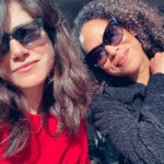 Hanna van Vliet Instagram - HAPPY INTERNATIONAL WOMEN’S DAY. ❤️‍🔥✊ Temidden van al het fysieke, mentale en systemische geweld tegen vrouwen in de wereld, is het ook belangrijk onszelf en elkaar te vieren. Juist omdat wij het privilege hebben dat (relatief) zorgeloos te kunnen doen. Dus bij deze een aantal belangrijke dappere grappige leuke coole vrouwen (v/x) in mijn leven. Die allemaal op hun eigen manier inspirerend of een voorbeeld voor me zijn.😍 Mijn moeder, mijn zussies, mijn verkering, mijn vrienden en vriendcollegas. En een foto van de Feminist March, want we moeten nog steeds de straat op, ons uitspreken en doneren aan organisaties die vrouwen bijstaan die het minder goed hebben dan wij. xxxxxxx International Women's Day 2023