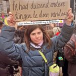 Hanna van Vliet Instagram - HAPPY INTERNATIONAL WOMEN’S DAY. ❤️‍🔥✊ Temidden van al het fysieke, mentale en systemische geweld tegen vrouwen in de wereld, is het ook belangrijk onszelf en elkaar te vieren. Juist omdat wij het privilege hebben dat (relatief) zorgeloos te kunnen doen. Dus bij deze een aantal belangrijke dappere grappige leuke coole vrouwen (v/x) in mijn leven. Die allemaal op hun eigen manier inspirerend of een voorbeeld voor me zijn.😍 Mijn moeder, mijn zussies, mijn verkering, mijn vrienden en vriendcollegas. En een foto van de Feminist March, want we moeten nog steeds de straat op, ons uitspreken en doneren aan organisaties die vrouwen bijstaan die het minder goed hebben dan wij. xxxxxxx International Women's Day 2023