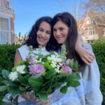 Hanna van Vliet Instagram – Ohhhh ik ben al dagen aan het stuiteren!!! ANNE+ begon 6 jaar geleden als een grassroots film project met allemaal jonge makers die gratis meewerkten, omdat iedereen het belangrijk vond om te zorgen voor een genuanceerdere representatie van (queer) vrouwen. Nu zijn we twee seizoenen en een speelfilm verder, en krijgen we van over de hele wereld ontroerende berichtjes van mensen die zich door het project geholpen voelen en een beetje meer zichzelf durven zijn. Dat is natuurlijk de échte prijs.❤️
Maar ik vind het ook belangrijk dat we door onze eigen filmindustrie gezien worden, zeker met het oog op de ongelijkheid die er nog is. We wilden méér toffe vrouwenrollen dus we schreven ze! Deze Gouden Kalf nominaties (Dutch Academy Awards) zijn een geweldige afsluiting van 6 jaar werk.😭❤️
Heel trots op @maudwie en @valeriebis. En ook op @joumanfattal die zo fijn is om mee te spelen, en die al vanaf het allereerste begin keihard voor het project gaat en er zo veel liefde en professionaliteit in heeft gestopt. 
Bedankt voor het stemmen lieve Academy leden!! 
🤞🤞🤞

@anneplus @millstreetfilms @netflixnl @nederlandsfilmfestival @dutchacademyforfilm Nederlands Film Festival