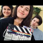 Hanna van Vliet Instagram – Ohhhh ik ben al dagen aan het stuiteren!!! ANNE+ begon 6 jaar geleden als een grassroots film project met allemaal jonge makers die gratis meewerkten, omdat iedereen het belangrijk vond om te zorgen voor een genuanceerdere representatie van (queer) vrouwen. Nu zijn we twee seizoenen en een speelfilm verder, en krijgen we van over de hele wereld ontroerende berichtjes van mensen die zich door het project geholpen voelen en een beetje meer zichzelf durven zijn. Dat is natuurlijk de échte prijs.❤️
Maar ik vind het ook belangrijk dat we door onze eigen filmindustrie gezien worden, zeker met het oog op de ongelijkheid die er nog is. We wilden méér toffe vrouwenrollen dus we schreven ze! Deze Gouden Kalf nominaties (Dutch Academy Awards) zijn een geweldige afsluiting van 6 jaar werk.😭❤️
Heel trots op @maudwie en @valeriebis. En ook op @joumanfattal die zo fijn is om mee te spelen, en die al vanaf het allereerste begin keihard voor het project gaat en er zo veel liefde en professionaliteit in heeft gestopt. 
Bedankt voor het stemmen lieve Academy leden!! 
🤞🤞🤞

@anneplus @millstreetfilms @netflixnl @nederlandsfilmfestival @dutchacademyforfilm Nederlands Film Festival