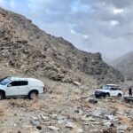 Hanna van Vliet Instagram - ‘De Gevaarlijkste Wegen’ van OEZBEKISTAN overleefd!! Dit was zo’n groot avontuur en zo’n ongelooflijk mooi land!!! Vanaf de hoofdstad Tashkent reden we richting de parel van de zijderoute: Samarkand. Door een regio vol eeuwenoude gebruiken en tradities. Door toendra en bergen, bij lieve mensen thuis slapen, muziek, bijzonder eten, yurts, een opvanghuis voor vrouwen die slachtoffer zijn van huiselijk geweld. En urenlang kletsen en zingen en lachen met @esmeevankampen - die ik nog kende van heel vroeger.💜 Ga kijken als je zin hebt! Vanavond 20.20 op @npo_3, of anytime op je laptoppie. #degevaarlijkstewegen Uzbekistan