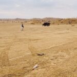 Hanna van Vliet Instagram - ‘De Gevaarlijkste Wegen’ van OEZBEKISTAN overleefd!! Dit was zo’n groot avontuur en zo’n ongelooflijk mooi land!!! Vanaf de hoofdstad Tashkent reden we richting de parel van de zijderoute: Samarkand. Door een regio vol eeuwenoude gebruiken en tradities. Door toendra en bergen, bij lieve mensen thuis slapen, muziek, bijzonder eten, yurts, een opvanghuis voor vrouwen die slachtoffer zijn van huiselijk geweld. En urenlang kletsen en zingen en lachen met @esmeevankampen - die ik nog kende van heel vroeger.💜 Ga kijken als je zin hebt! Vanavond 20.20 op @npo_3, of anytime op je laptoppie. #degevaarlijkstewegen Uzbekistan