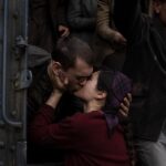 Hanna van Vliet Instagram - HET VERLOREN TRANSPORT (Lost Transport) draait vanaf donderdag in de bioscopen. We hadden gister een emotionele première in @hetketelhuis. Het is echt een bijzondere film, over het hervinden van je menselijkheid na/in een gruwelijke periode. Verteld vanuit het kleine gebaar, in plaats van vanuit bombast. Ga ‘m (haar?🔥) zien in de bioscoop. Written & directed by @saskiadiesing. DOP @aagehollander. @suijkerbram @annabachmann_ @eugenieanselin @friedabarnhard @gonnygaakeer 📷 Ricardo Vaz Palma