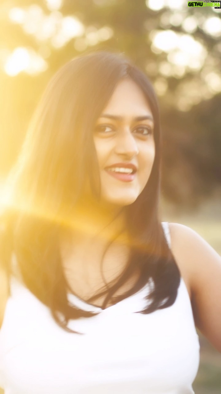 Harika Narayan Instagram - It’s time to Yodel with me🎶💫 2 days to go🥳 24.11.2023 . . . . #yodeltime #musicvideo #yodel #love #harikanarayan #musician #singer #performer #24