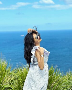 Harika Narayan Instagram - 🌊♾️❤️✨
.
.
.
#traveldiaries #scenic #nature #happiness #airinmyhair #beach #australia #harikanarayan travels ❤️