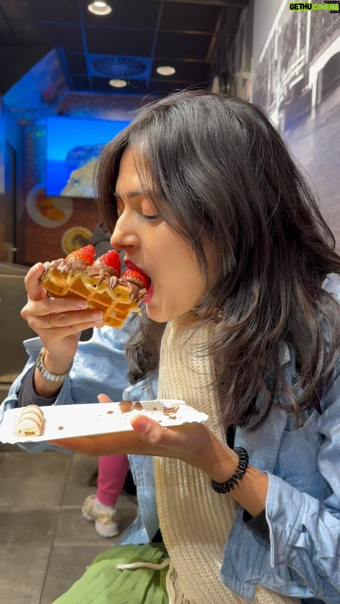 Harika Narayan Instagram - Life’s too short. Start with dessert and end with Pizza😋🤤🧁🍕 Well #iykyk 🙊 . . #happytummy #foodielife #sweettooth #yum #firstlove #guiltypleasure #gamechanger #waytomyheart #highonsugar #highonfood #highonlife